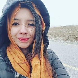 Meet your Posher, Larissa